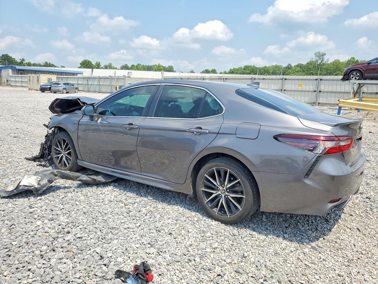 2021 TOYOTA CAMRY SE — Фото 2 из 12