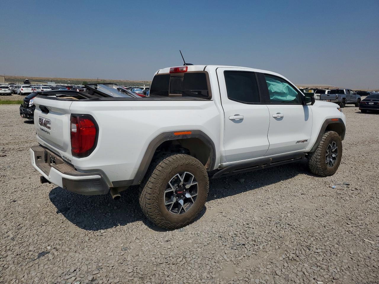 2026 GMC CANYON AT4X — Фото 3 из 12