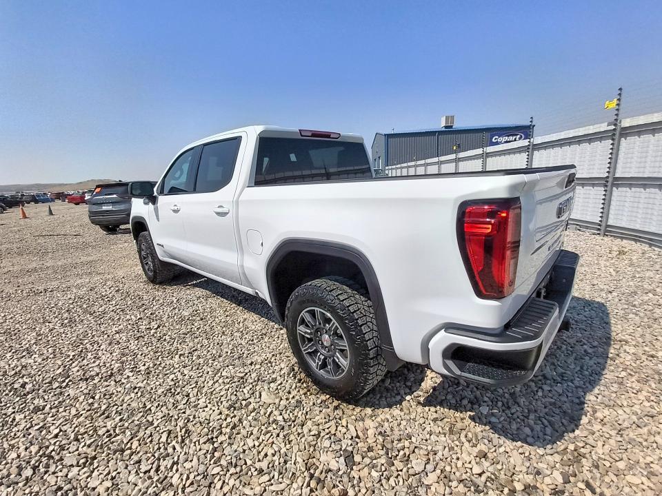 2026 GMC SIERRA K1500 AT4 — Фото 2 из 12