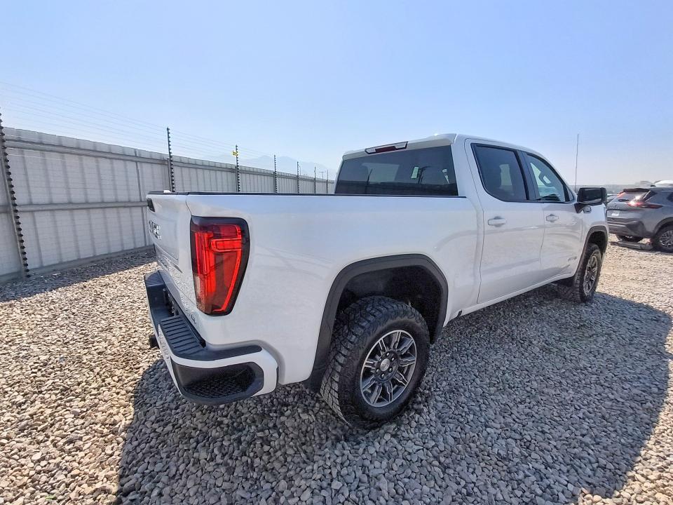 2026 GMC SIERRA K1500 AT4 — Фото 3 из 12