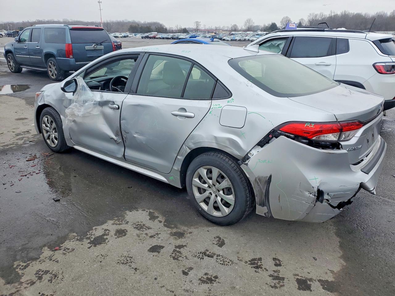 2021 TOYOTA COROLLA LE — Фото 2 из 13