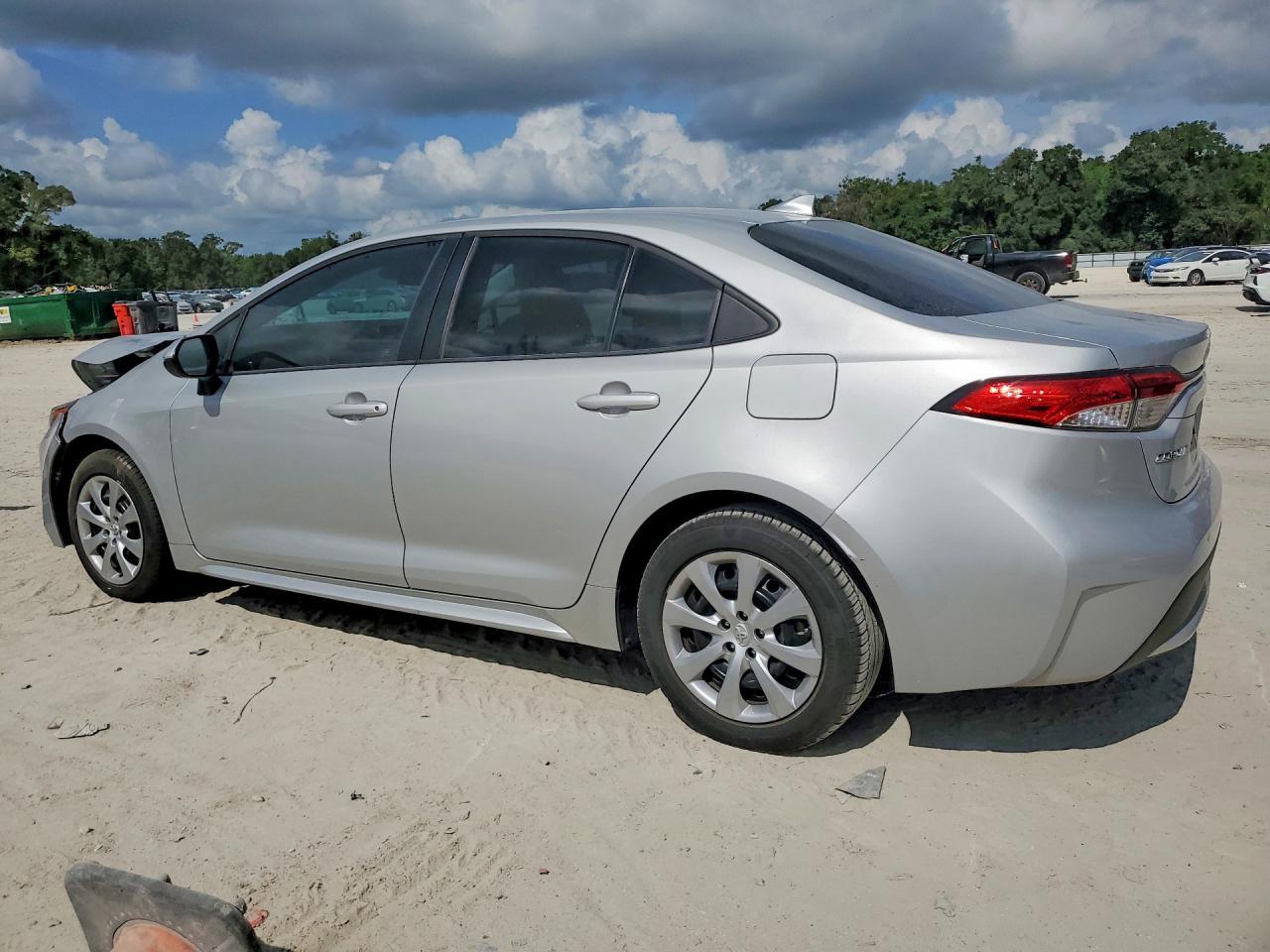 2021 TOYOTA COROLLA LE — Фото 2 из 13