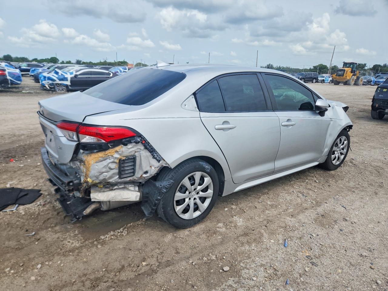 2021 TOYOTA COROLLA LE — Фото 3 из 12