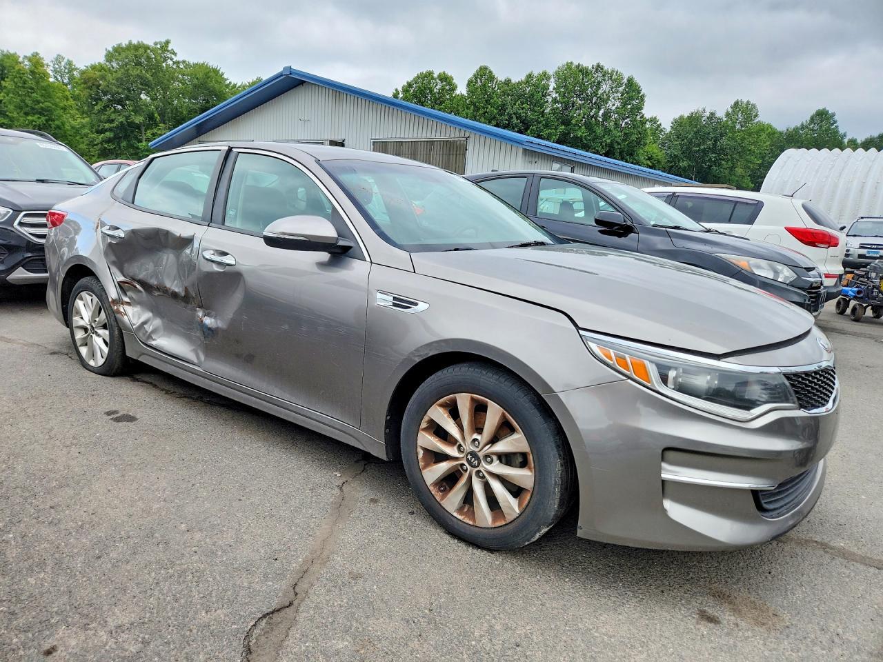 2017 KIA OPTIMA LX — Фото 4 из 13