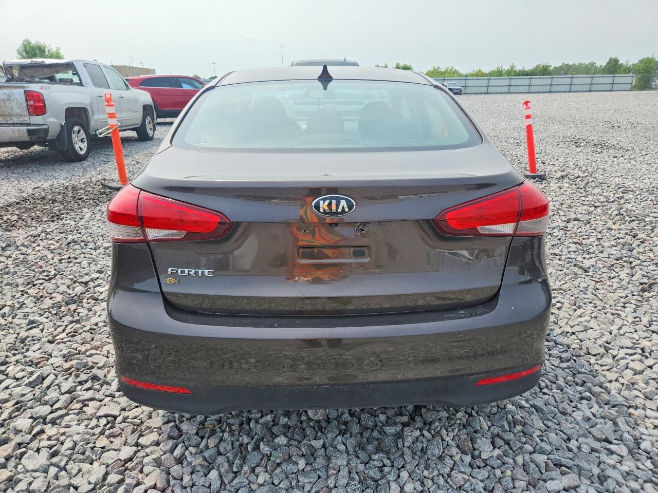 2017 KIA FORTE LX — Фото 6 из 12