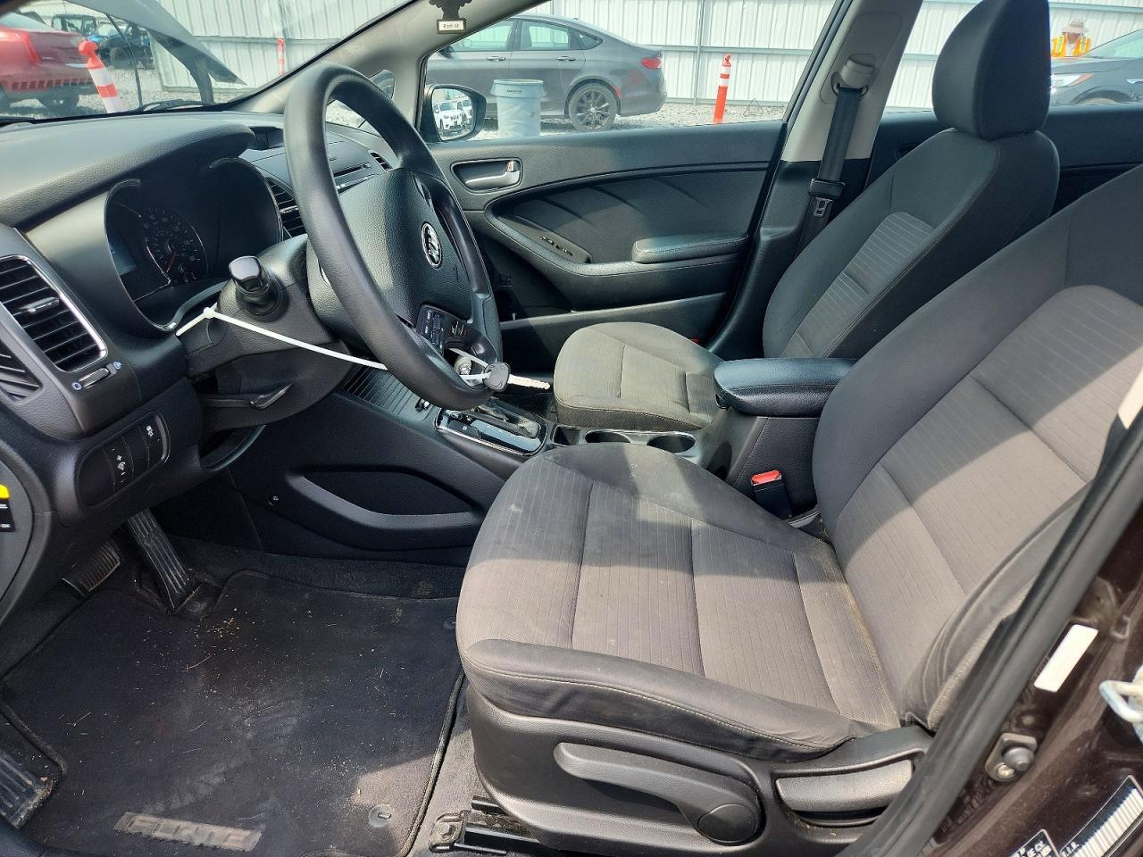 2017 KIA FORTE LX — Фото 7 из 12