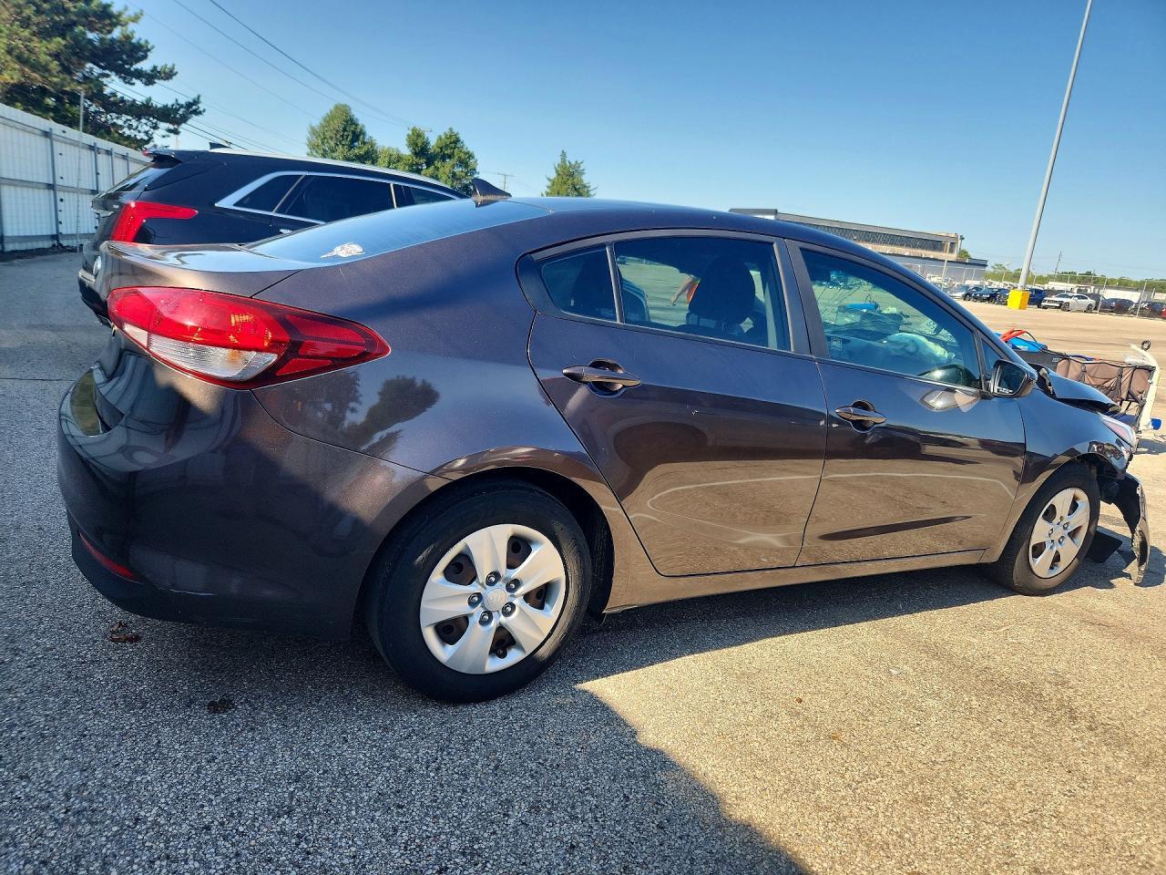 3KPFK4A75HE160370 2017 KIA FORTE photo no. 3