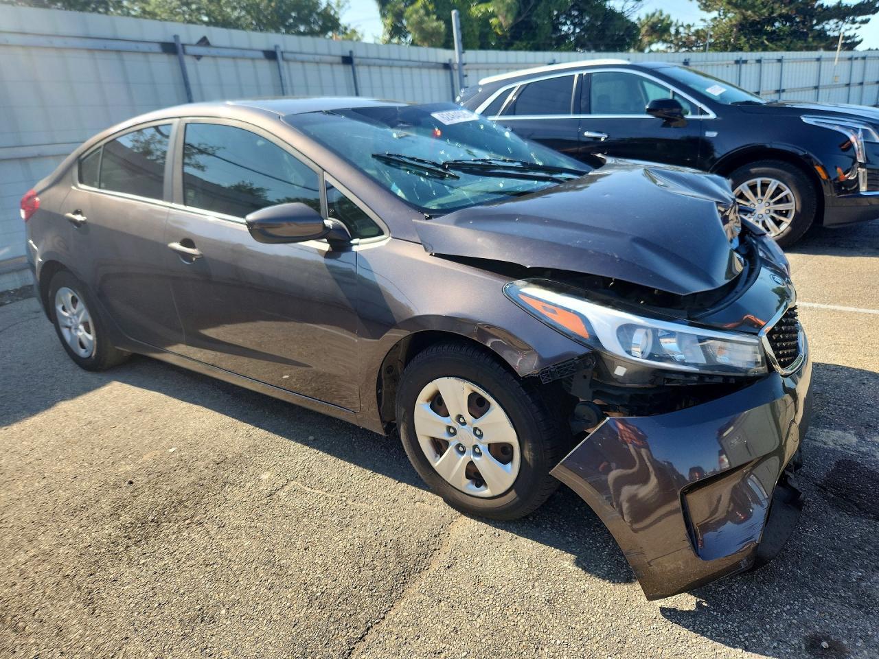 3KPFK4A75HE160370 2017 KIA FORTE photo no. 4