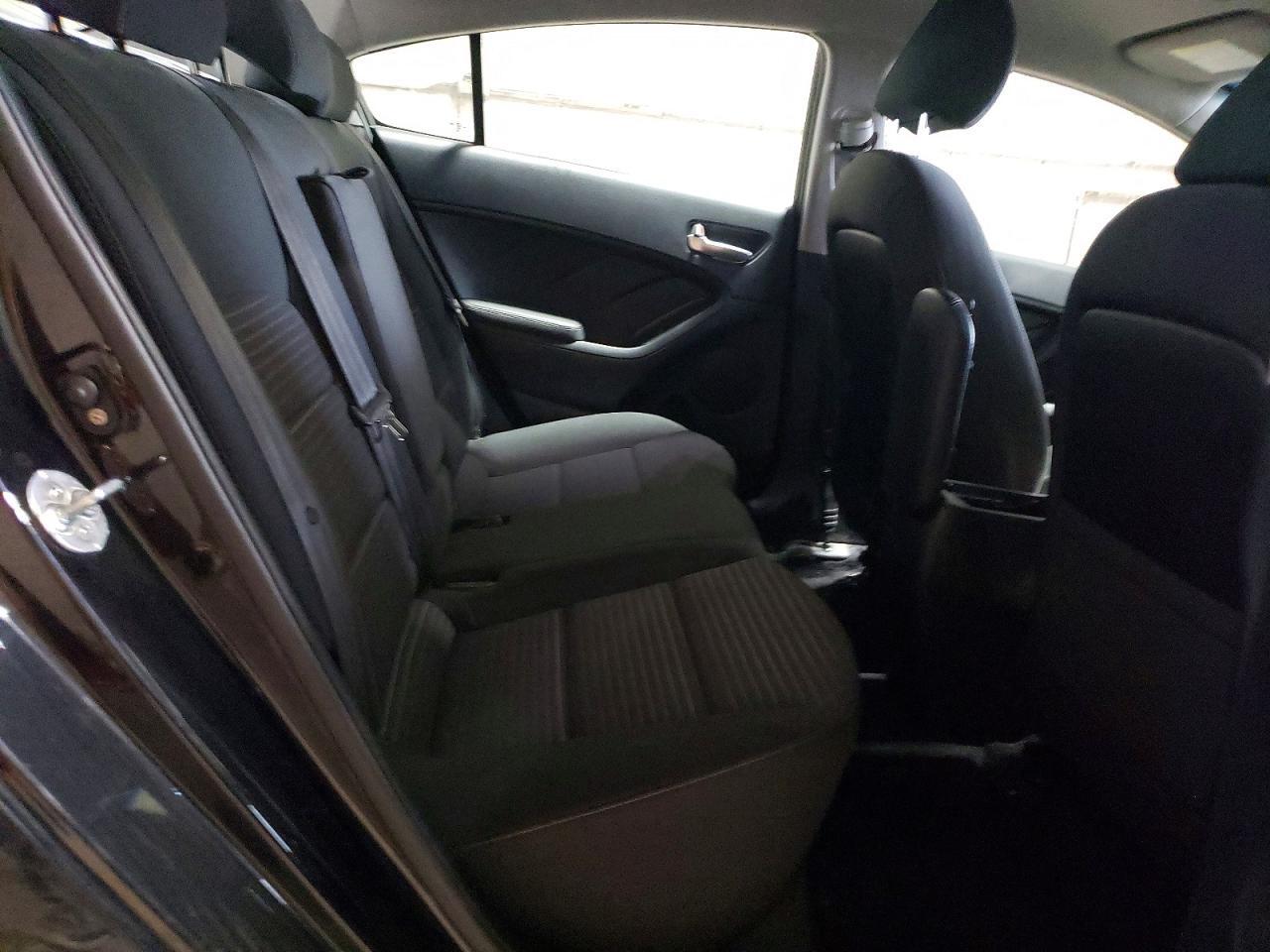 2017 KIA FORTE LX — Фото 10 из 12