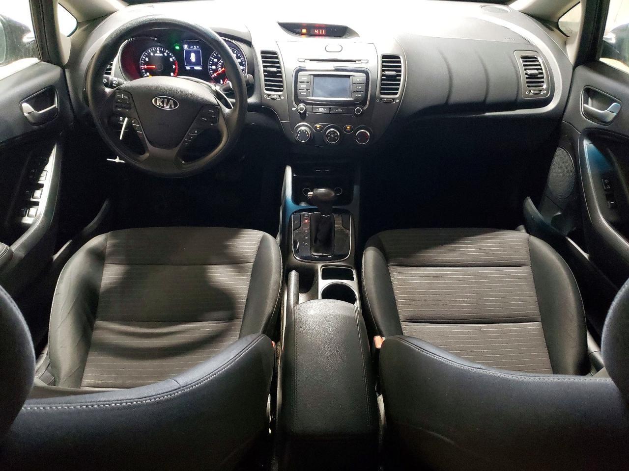 2017 KIA FORTE LX — Фото 8 из 12