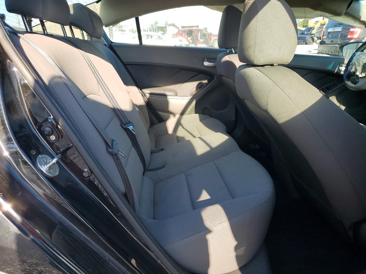2017 KIA FORTE LX — Фото 10 из 12