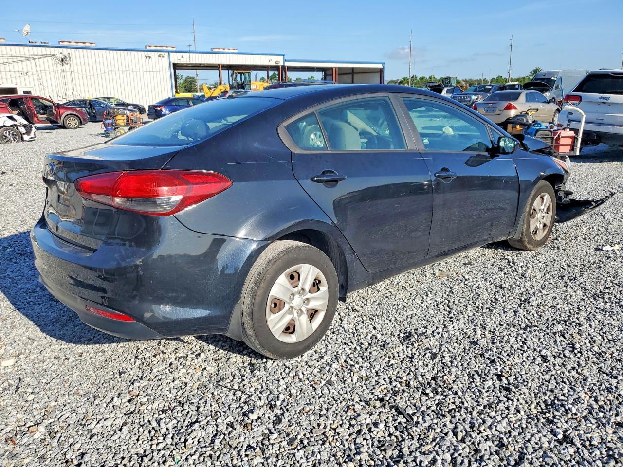 2017 KIA FORTE LX — Фото 3 из 12