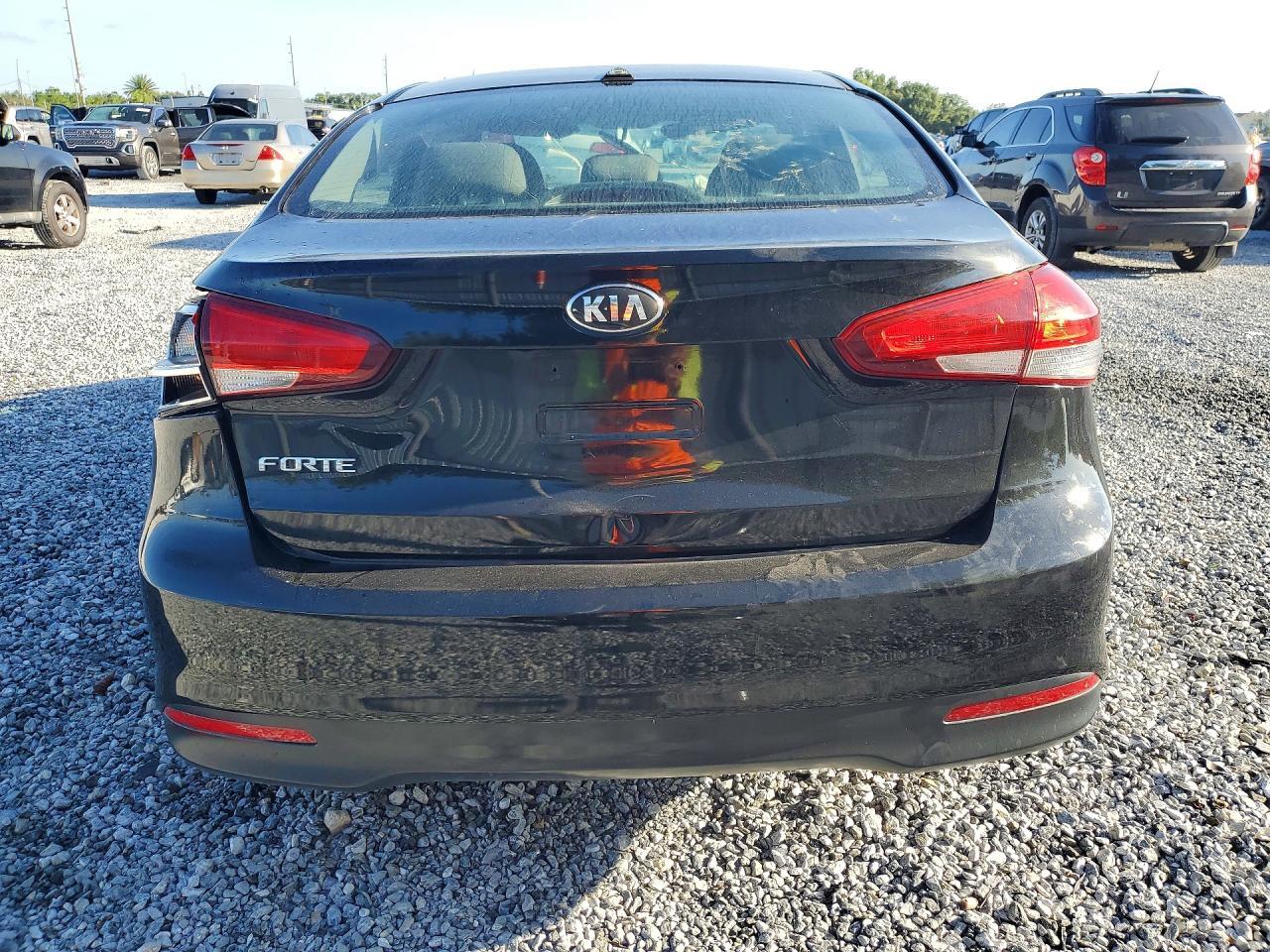 2017 KIA FORTE LX — Фото 6 из 12