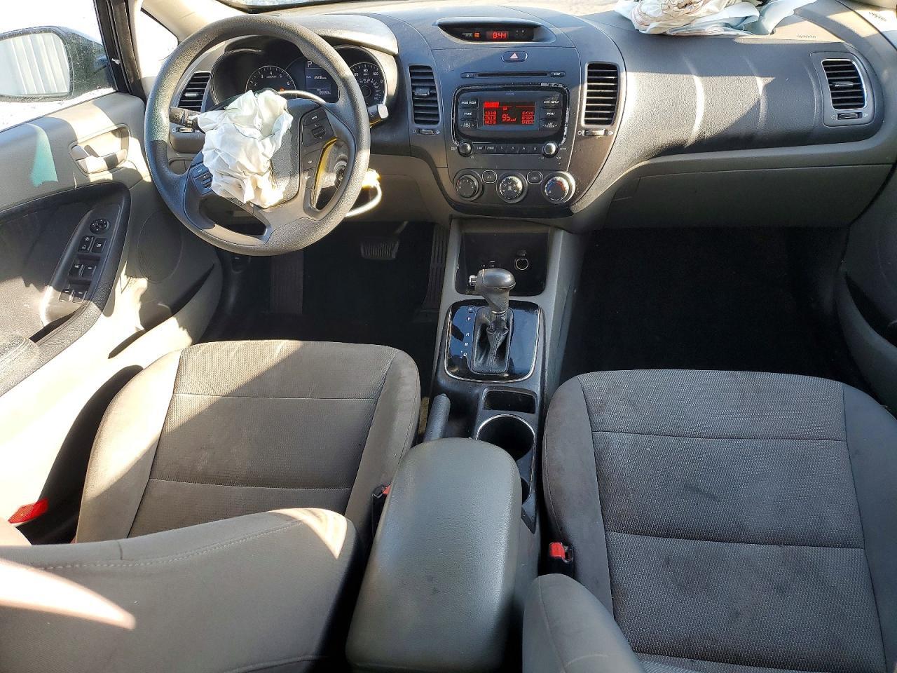 2017 KIA FORTE LX — Фото 8 из 12
