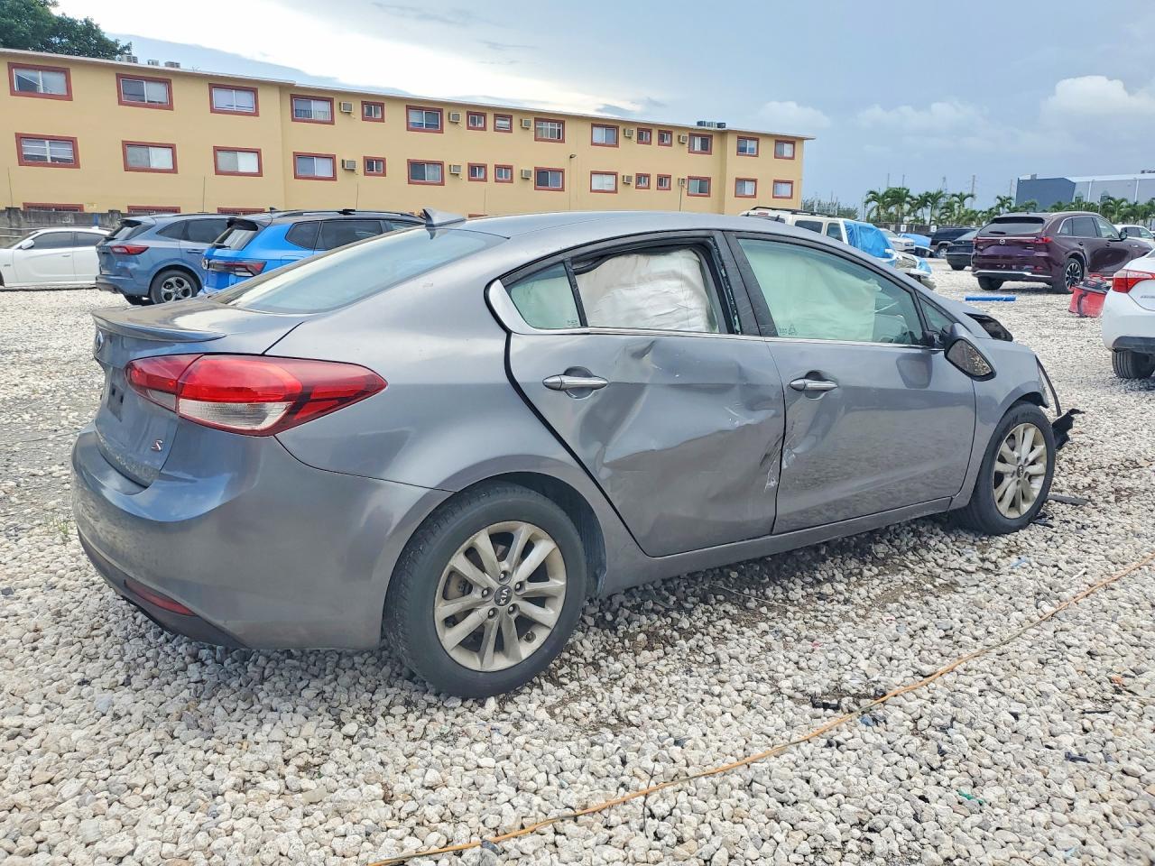 2017 KIA FORTE S — Фото 3 из 12