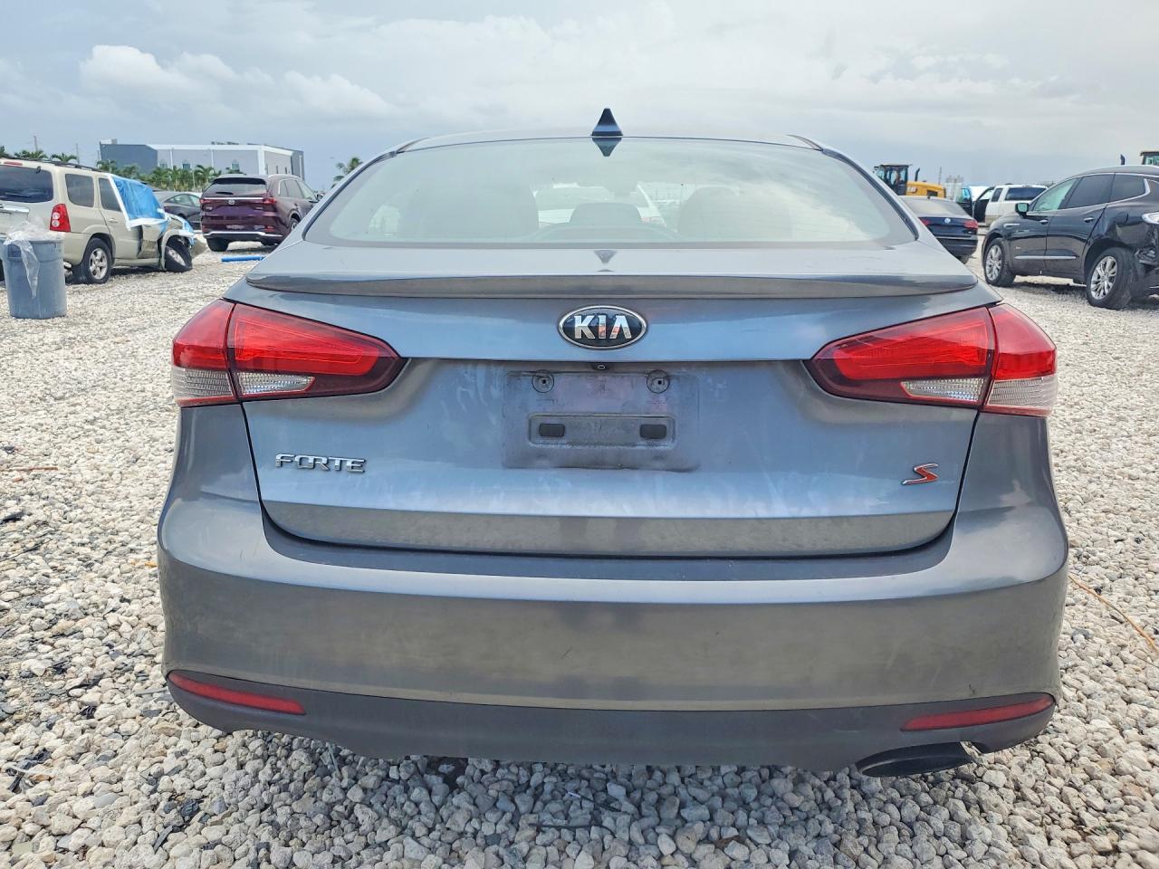 2017 KIA FORTE S — Фото 6 из 12