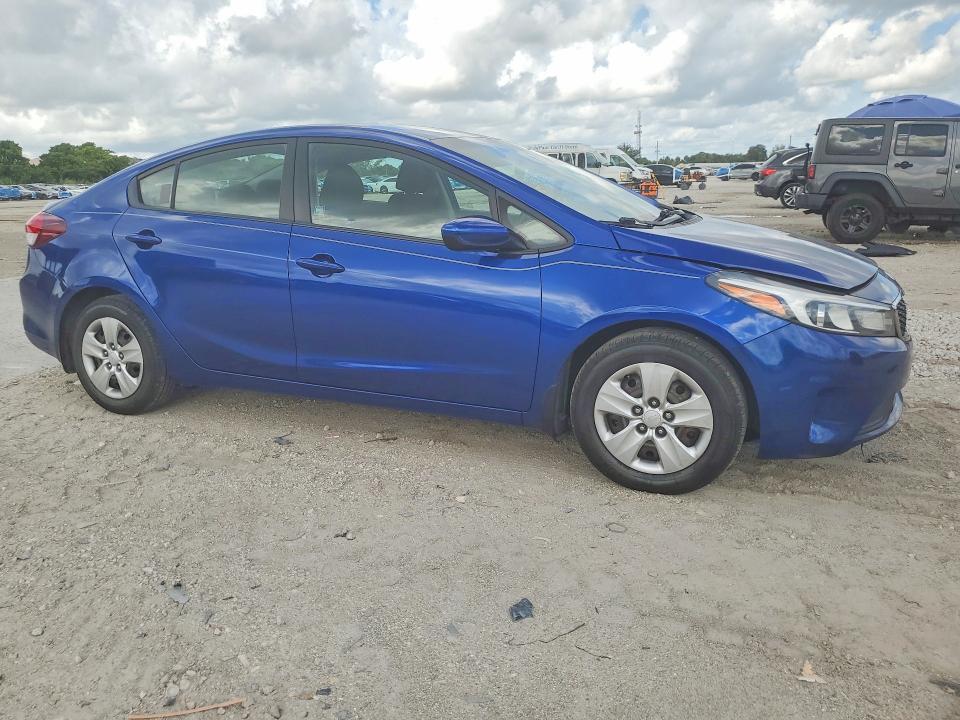 2017 KIA FORTE LX — Фото 4 из 12