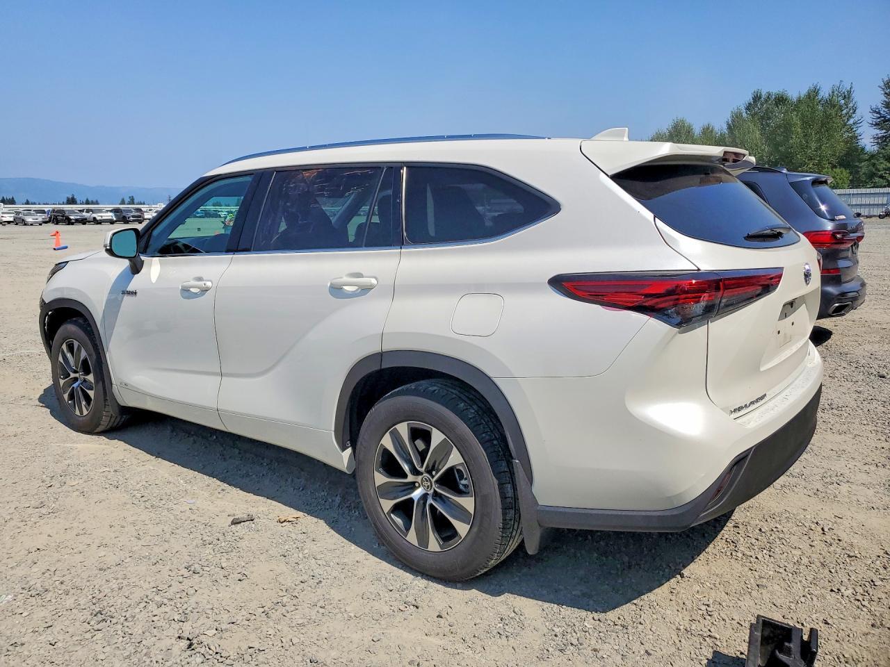 2021 TOYOTA HIGHLANDER HYBRID XLE — Фото 2 из 14