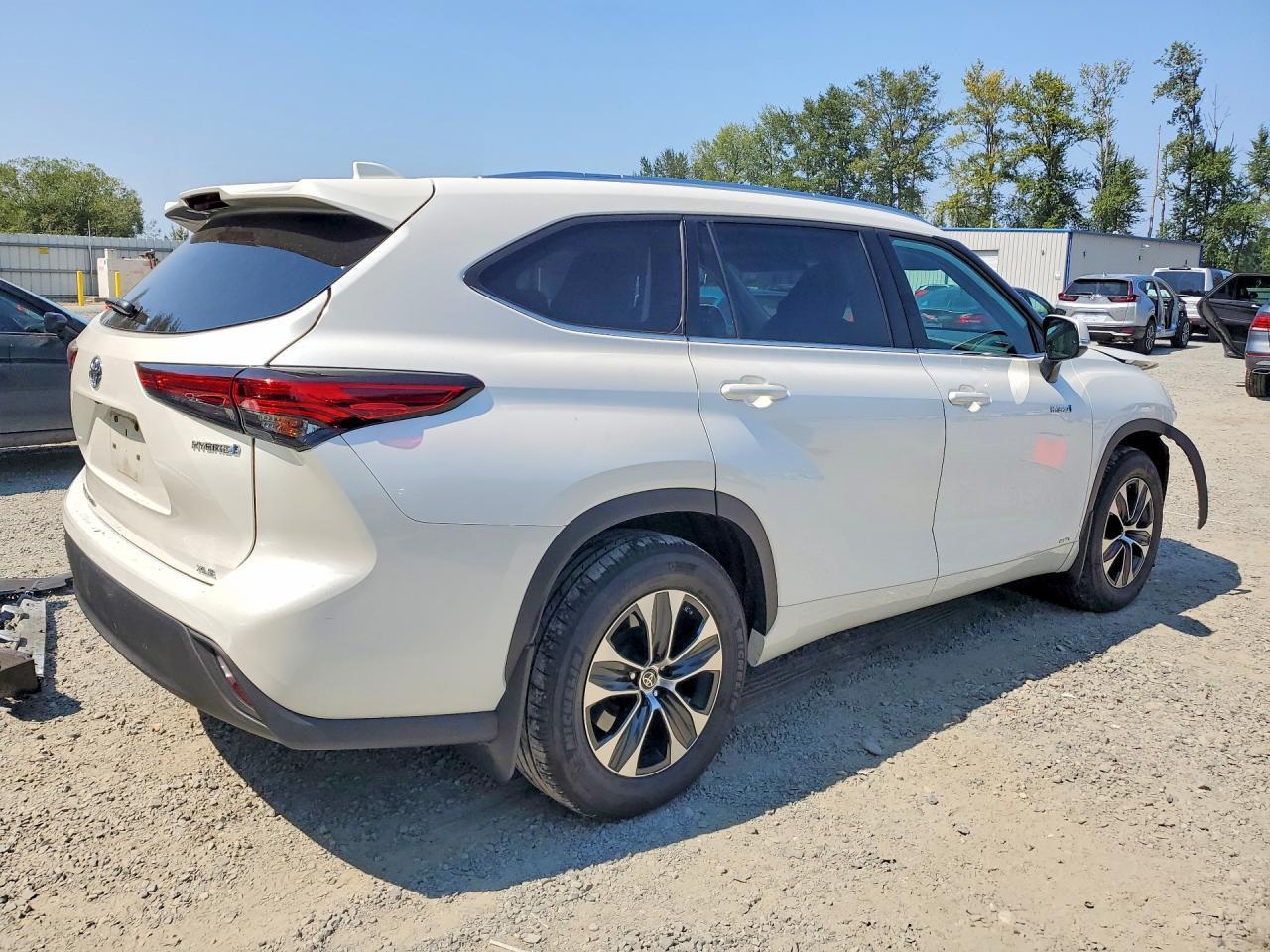 2021 TOYOTA HIGHLANDER HYBRID XLE — Фото 3 из 14