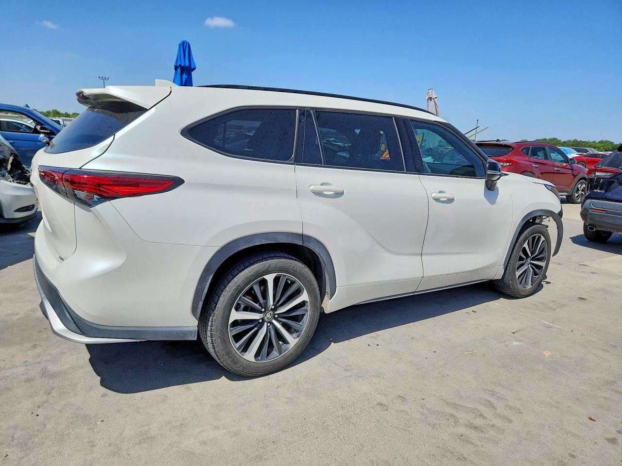 2021 TOYOTA HIGHLANDER XSE — Фото 3 из 13