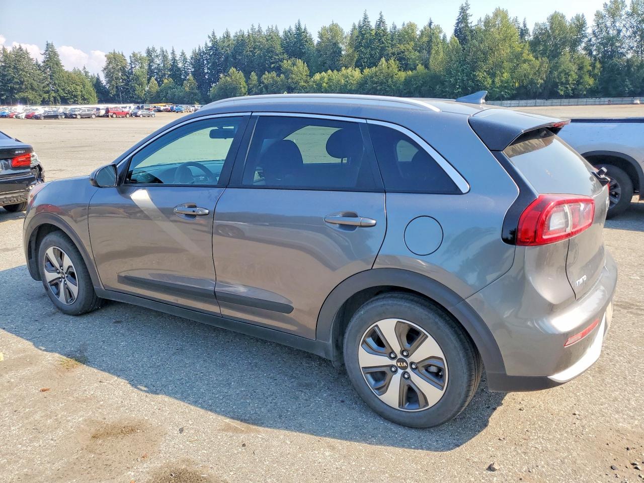 2017 KIA NIRO LX — Фото 2 из 13