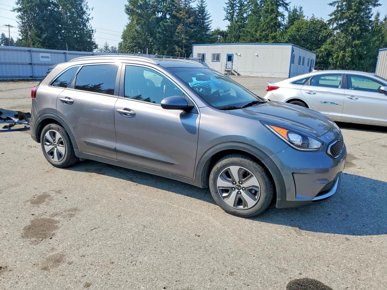 2017 KIA NIRO LX — Фото 4 из 13