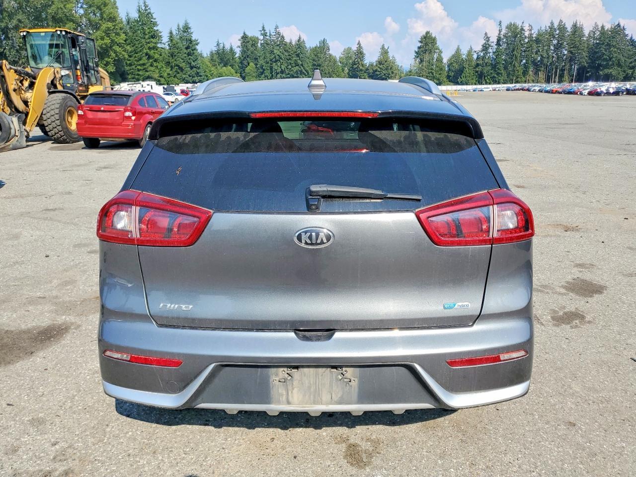 2017 KIA NIRO LX — Фото 6 из 13
