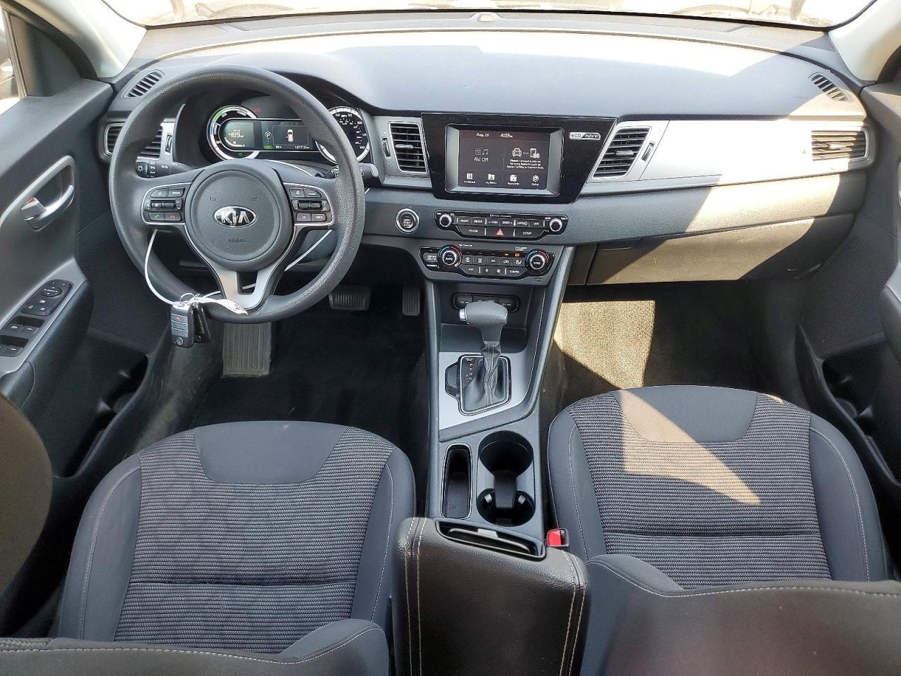 2017 KIA NIRO LX — Фото 8 из 13
