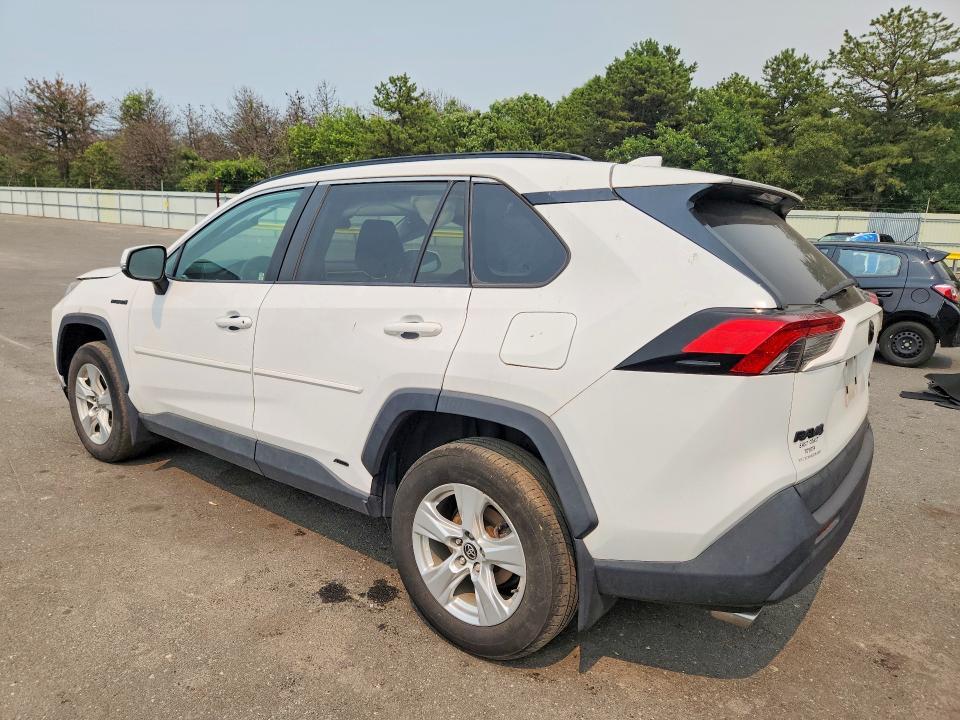 2021 TOYOTA RAV4 XLE — Фото 2 из 13