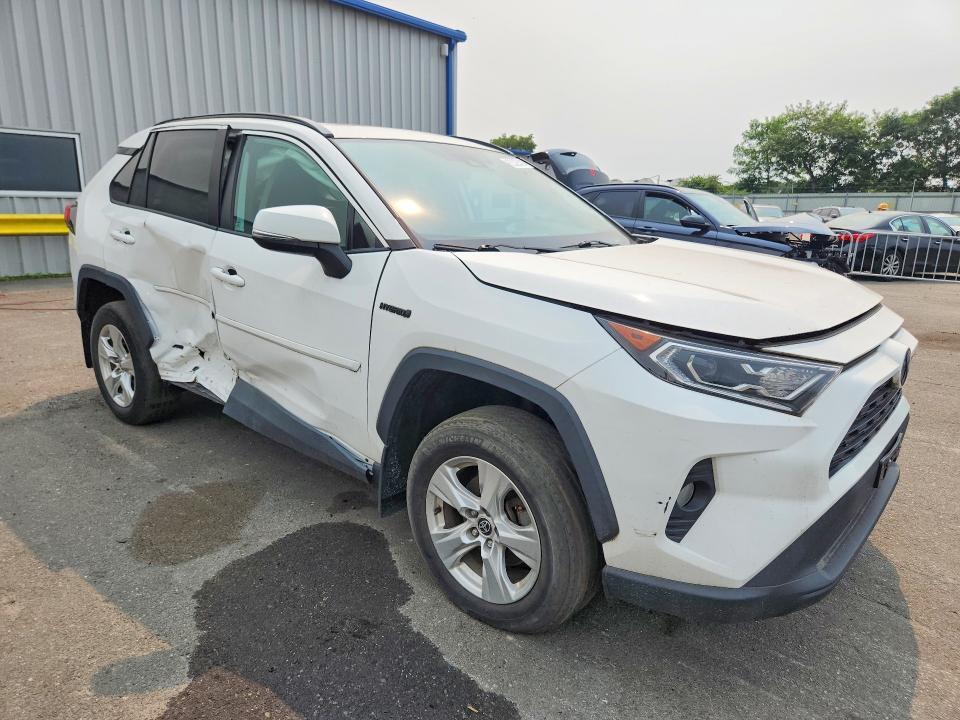2021 TOYOTA RAV4 XLE — Фото 4 из 13