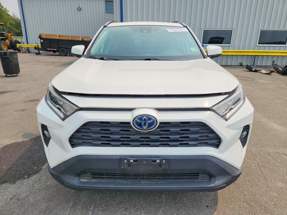 2021 TOYOTA RAV4 XLE — Фото 5 из 13