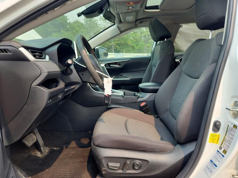 2021 TOYOTA RAV4 XLE — Фото 7 из 13