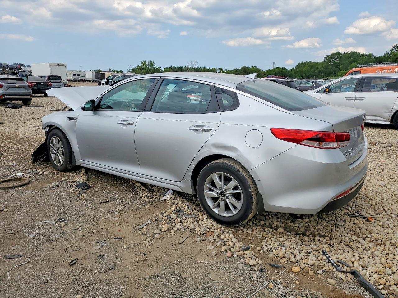 5XXGT4L36HG157934 2017 KIA OPTIMA photo no. 2