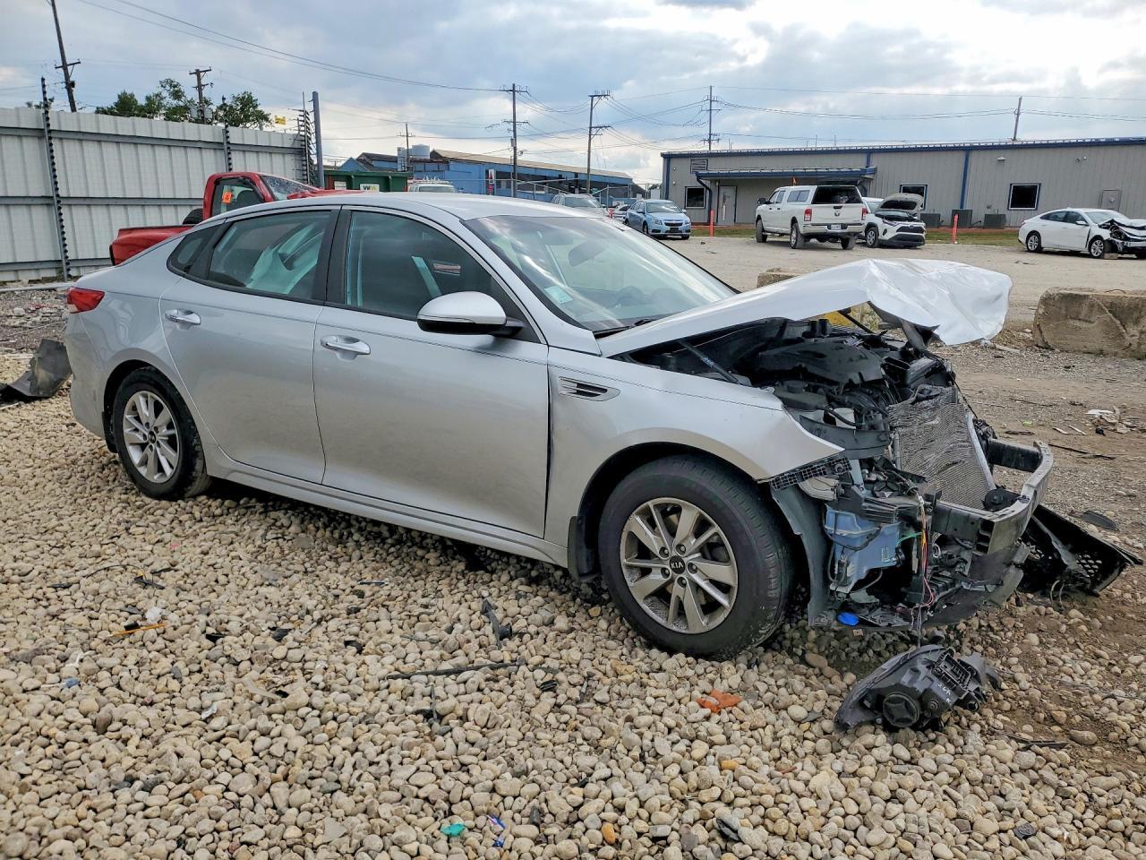 5XXGT4L36HG157934 2017 KIA OPTIMA photo no. 4