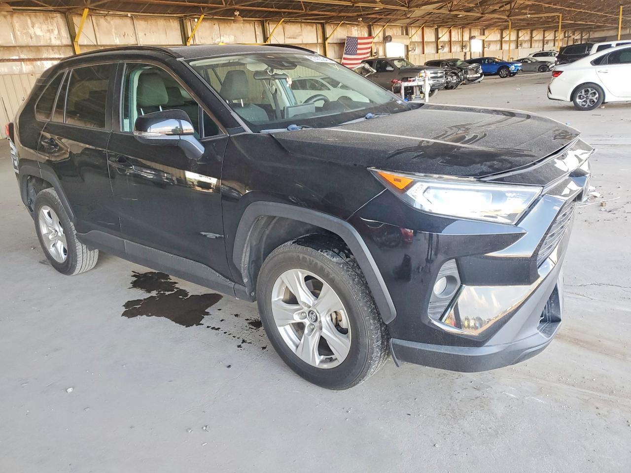 2021 TOYOTA RAV4 XLE — Фото 4 из 13