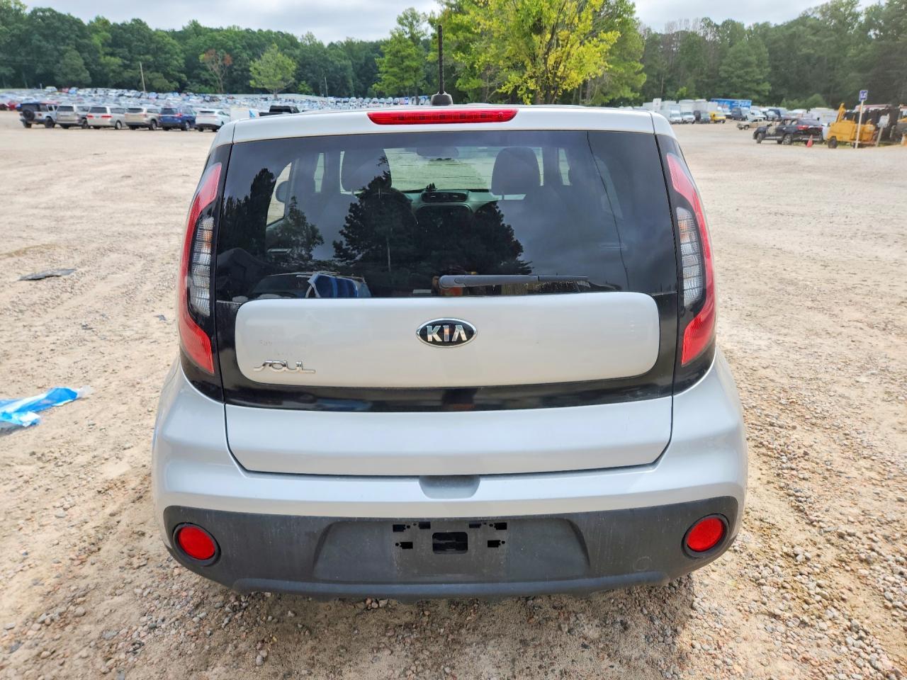 KNDJN2A26H7451910 2017 KIA SOUL photo no. 6