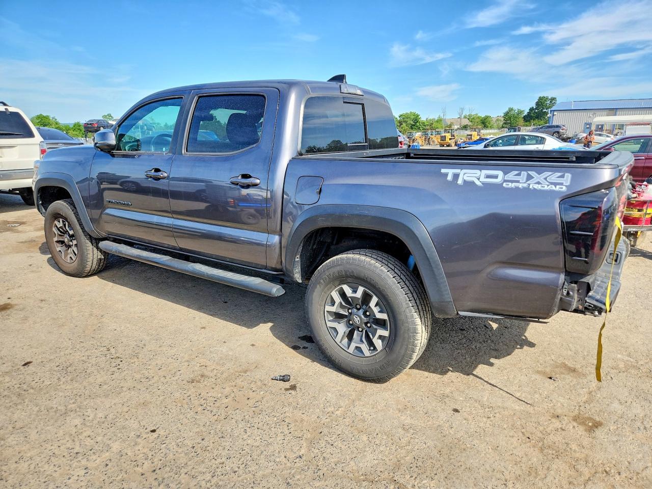 2021 TOYOTA TACOMA TRD OFF-ROAD — Фото 2 из 12