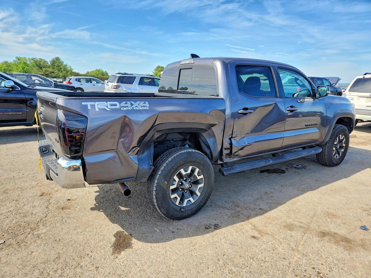 2021 TOYOTA TACOMA TRD OFF-ROAD — Фото 3 из 12