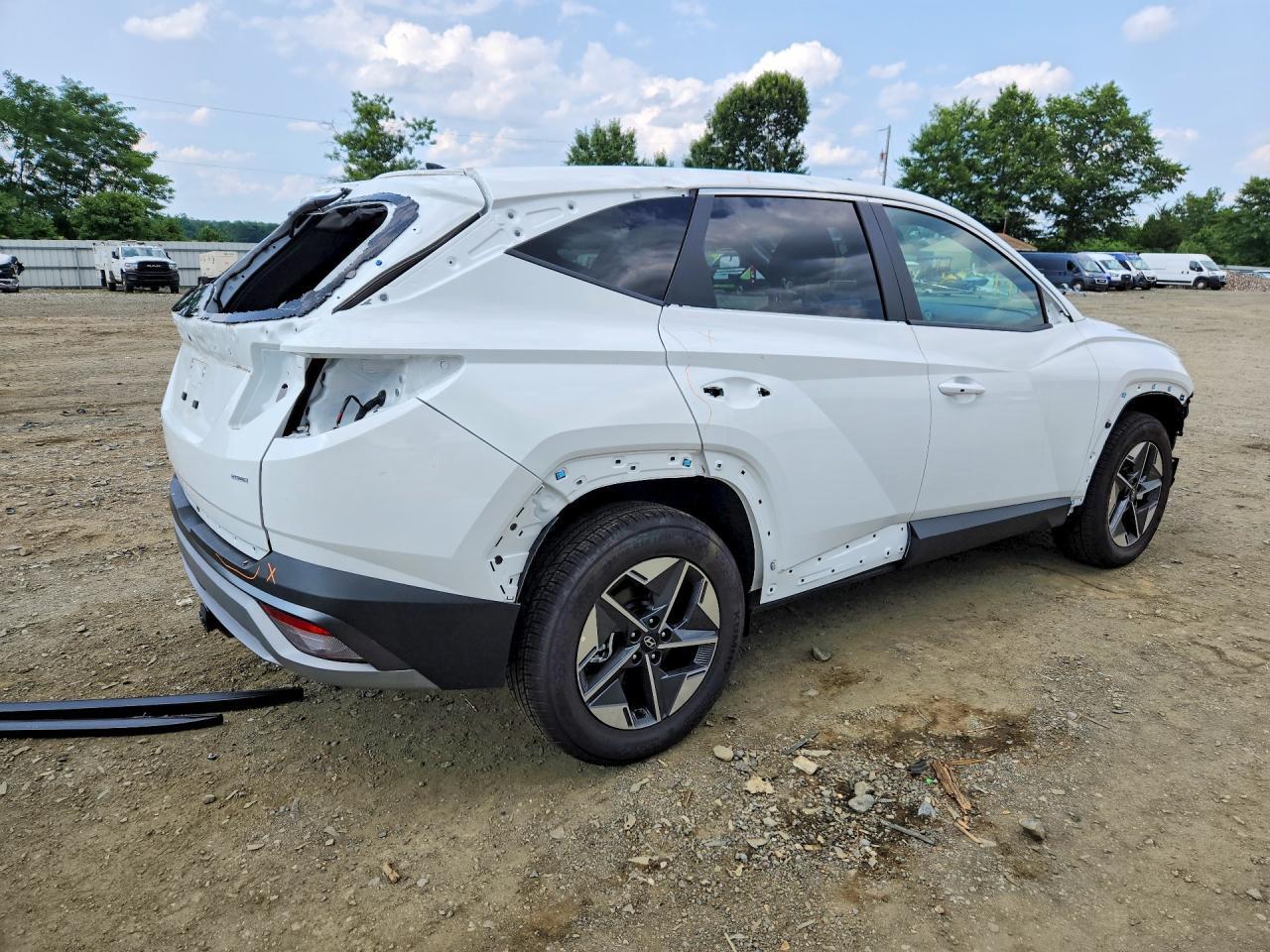 2026 HYUNDAI TUCSON SEL — Фото 3 из 13
