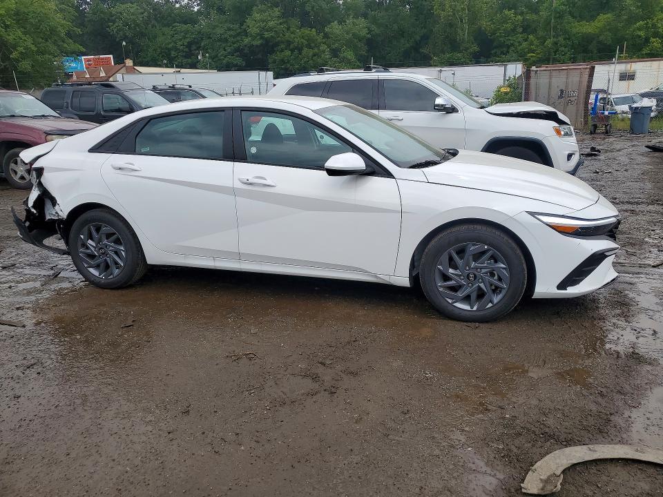2026 HYUNDAI ELANTRA HYBRID BLUE — Фото 4 из 12
