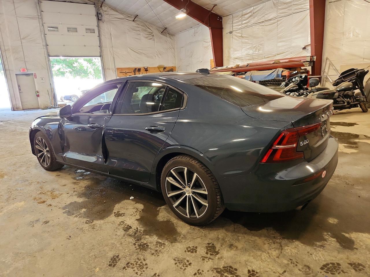 2021 VOLVO S60 T5 MOMENTUM — Фото 2 из 13