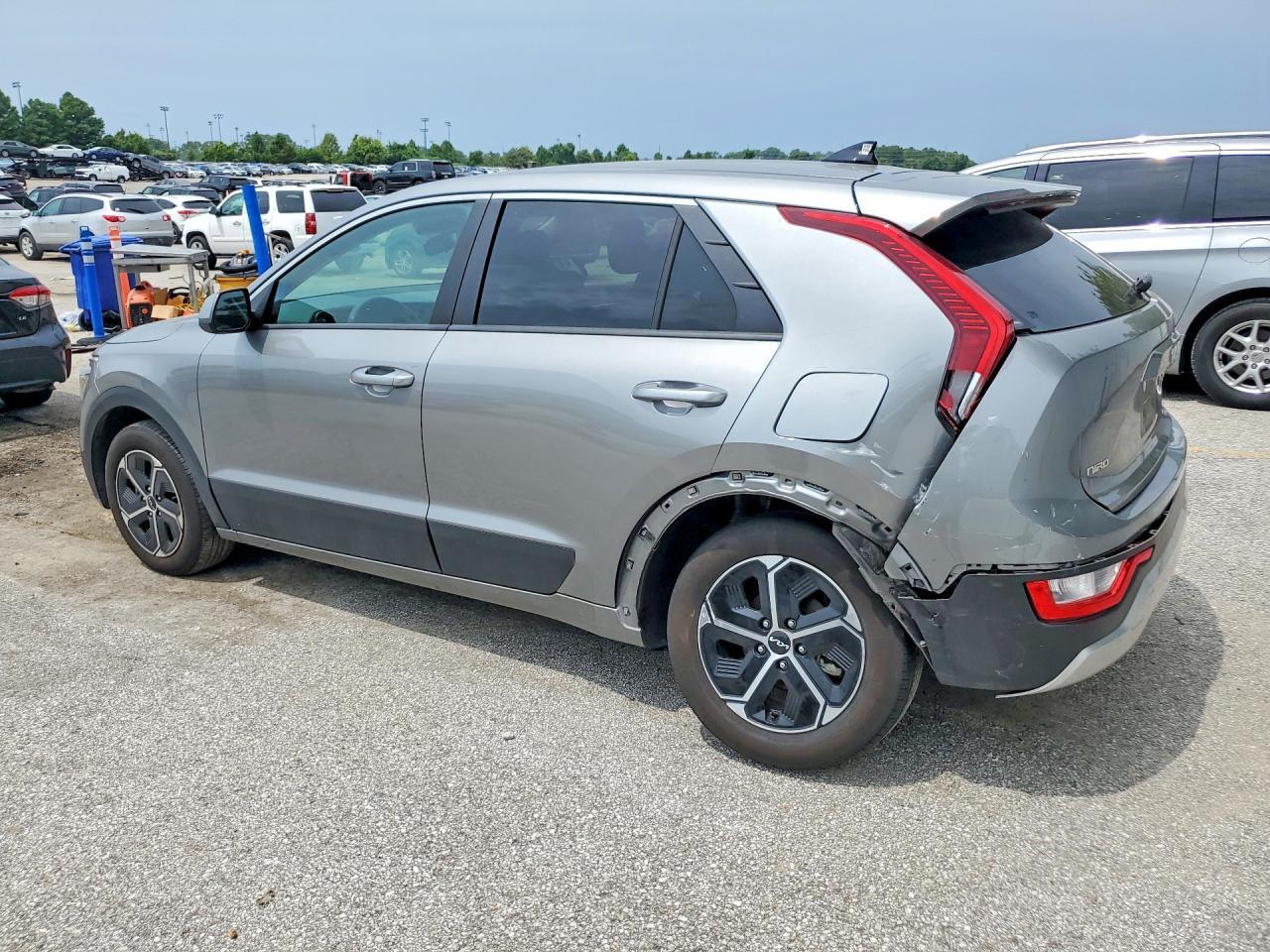 KNDCP3LE0T5318130 2026 KIA NIRO photo no. 2