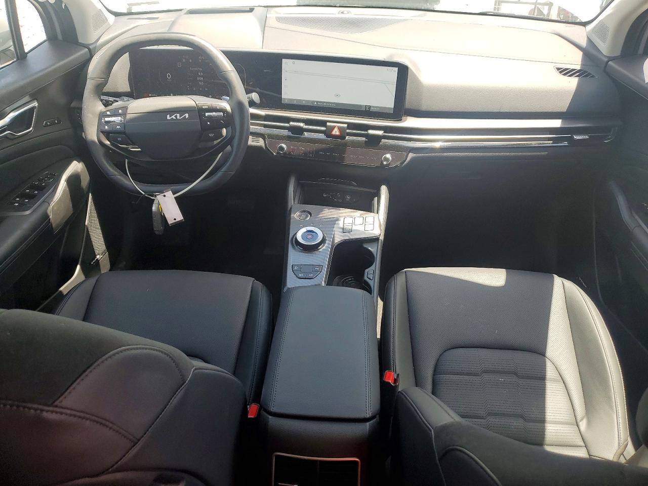2026 KIA SPORTAGE SX PRESTIGE — Фото 8 из 12