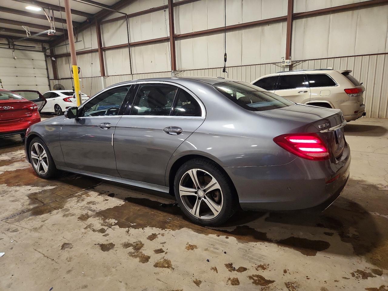 2017 MERCEDES-BENZ E 300 4MATIC — Фото 2 из 12