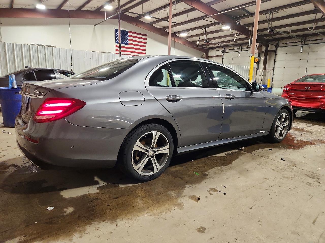 2017 MERCEDES-BENZ E 300 4MATIC — Фото 3 из 12