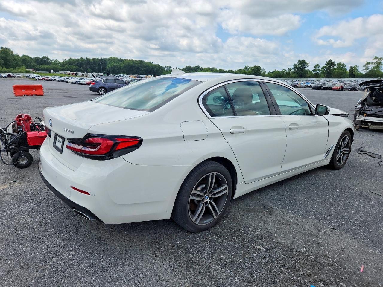 2022 BMW 530 XI — Фото 3 из 12