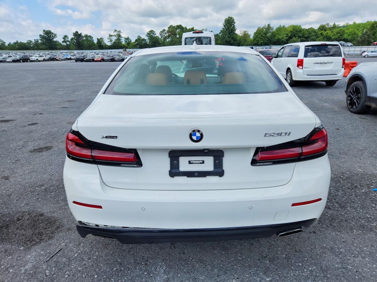 2022 BMW 530 XI — Фото 6 из 12