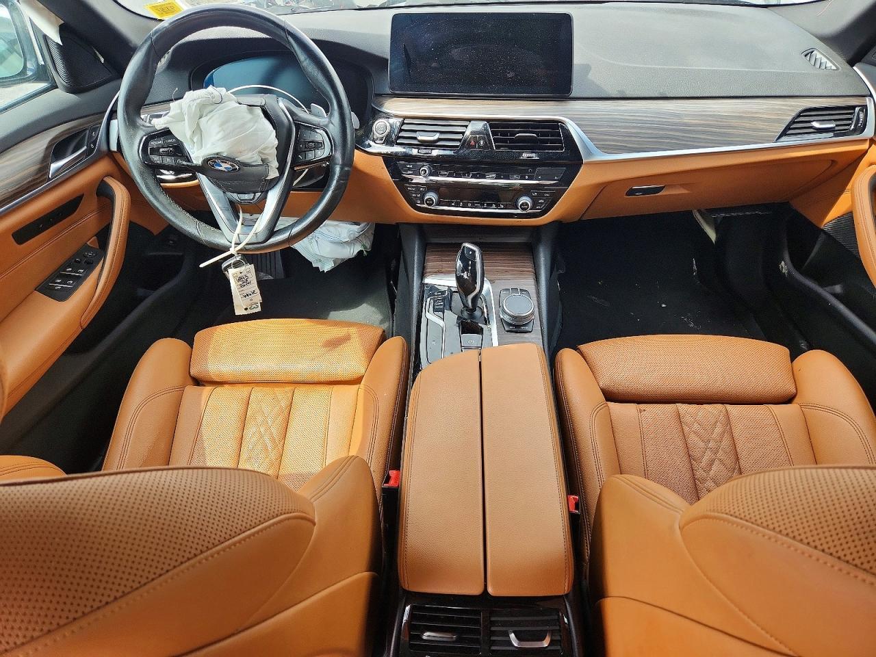 2022 BMW 530 XI — Фото 8 из 12