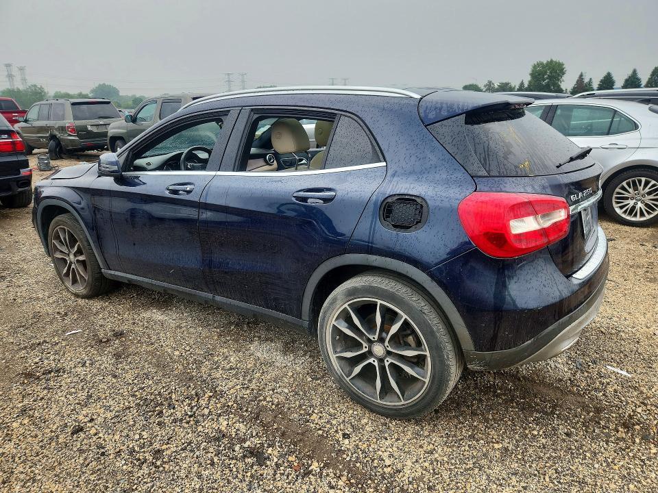 2017 MERCEDES-BENZ GLA 250 4MATIC — Фото 2 из 13
