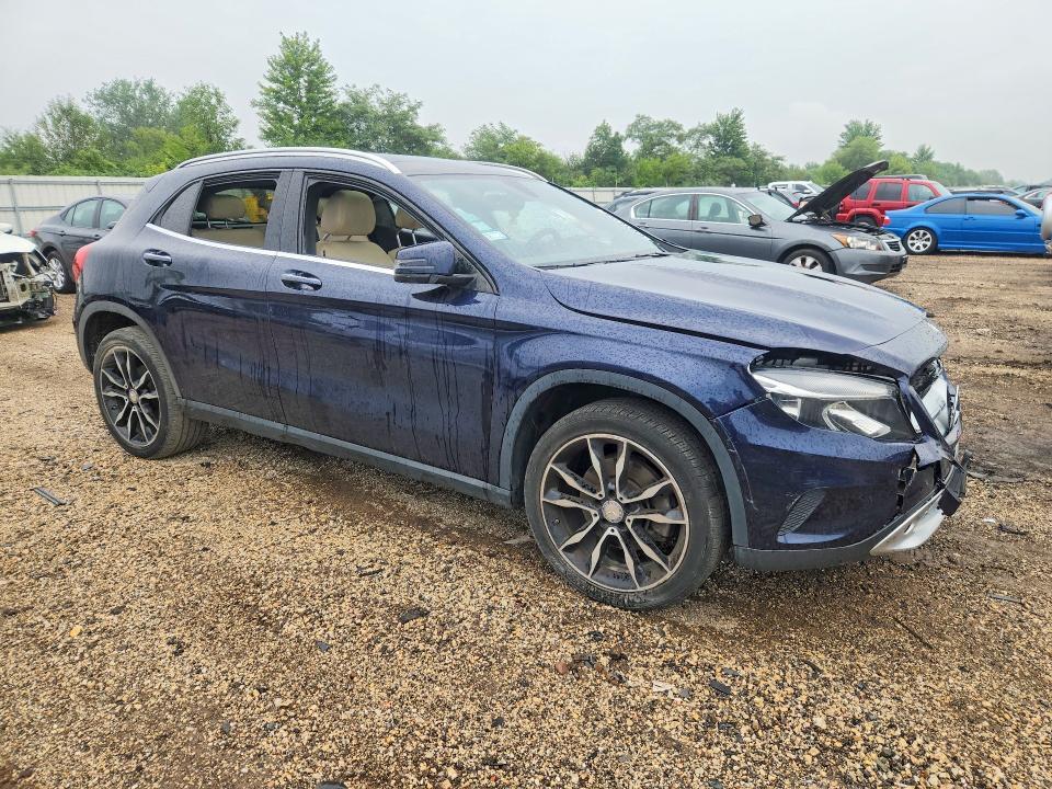 2017 MERCEDES-BENZ GLA 250 4MATIC — Фото 4 из 13